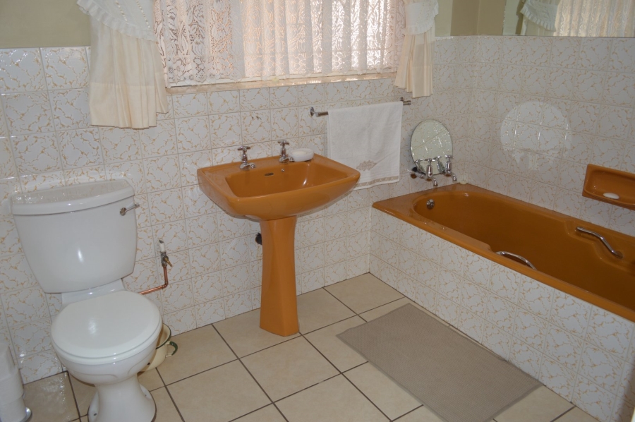 6 Bedroom Property for Sale in Flamwood North West